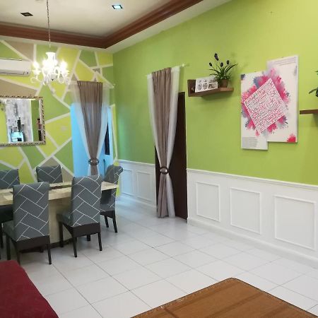 D Wangi Homestay Pasir Gudang At Ecotropic Esterno foto