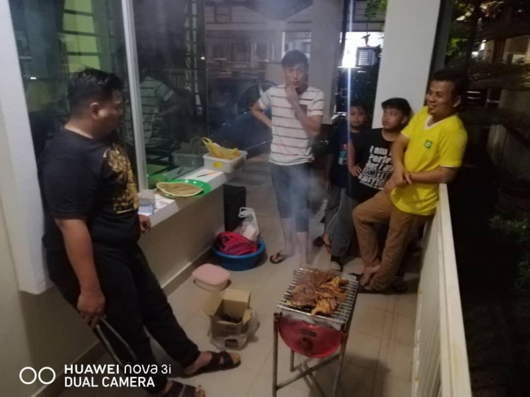 D Wangi Homestay Pasir Gudang At Ecotropic Esterno foto